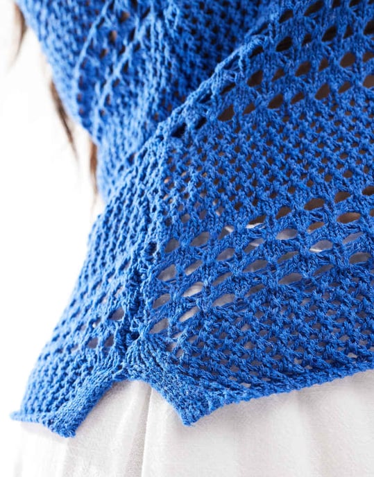 Noisy May Curve crochet vest in bright blue - Image 3