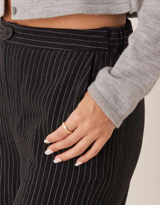 ASOS DESIGN skräddarsydda vida byxor i svart ränder - Image 4