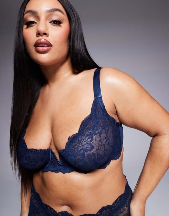 ASOS DESIGN Curve Ashley lace underwired bra in navy - Image 3