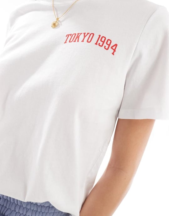 Pieces oversized Tokyo t-shirt i vit och röd - Image 3