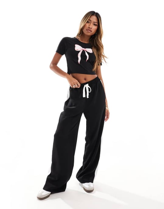 Kaiia bågmotiv baby t-shirt i svart - Image 3