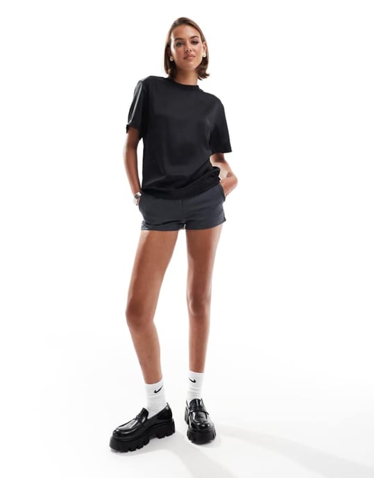 ASOS DESIGN satin T-shirt med ribbad halsringning i svart - Image 2