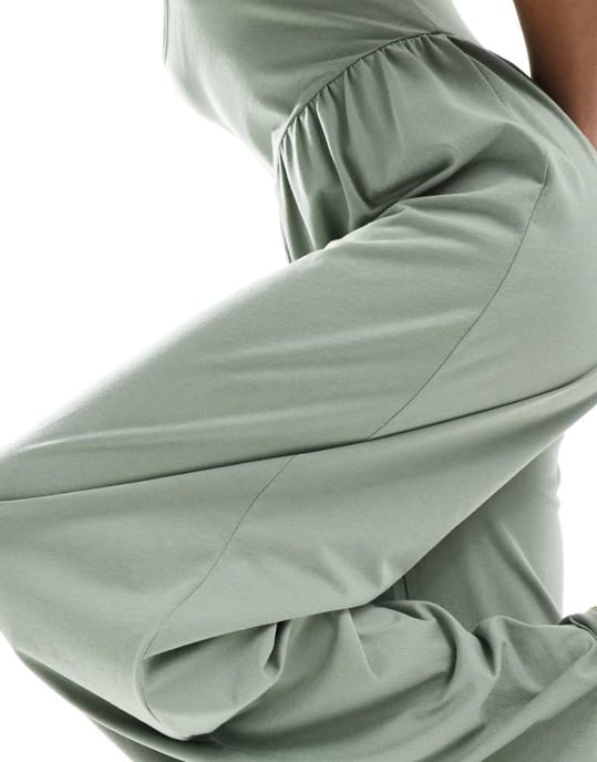ASOS DESIGN Lång scoop-neck axelbands bredbyxoverall i khaki - Image 4