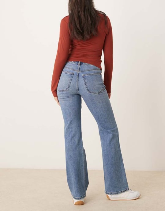 Gina Tricot mid rise bootcut stretch jeans in mid wash blue - Image 3