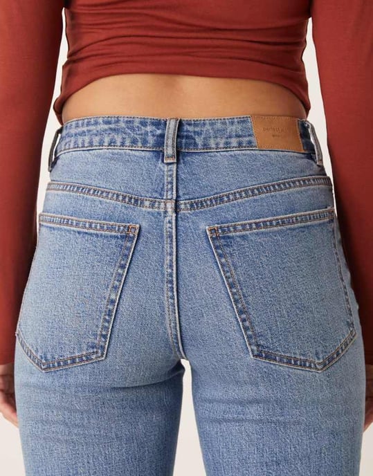 Gina Tricot mid rise bootcut stretch jeans in mid wash blue - Image 4