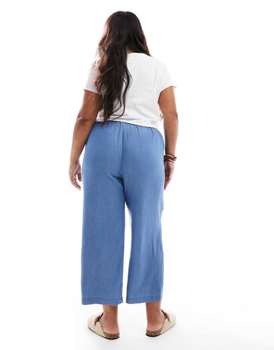 Vero Moda Curve cropped chambray trousers in medium blue - Image 3