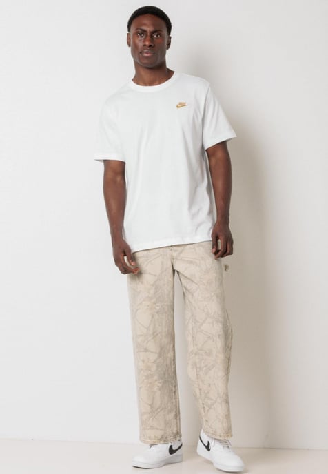 Nike Sportswear Club Mens T Shirt in White / Gold Logo - Image 4