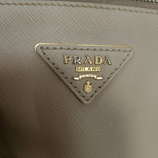 Prada Medium Galleria Double Zip Tote Bag in beige saffiano leer - Image 5