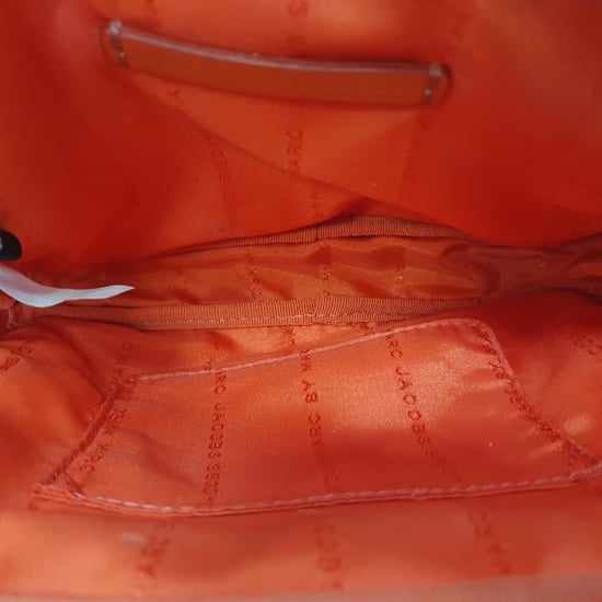 Marc by Marc Jacobs schoudertas met logo-plaatje in oranje leer - Image 5