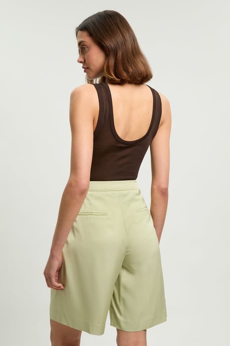 Polished Linen Blend Tailored Knee Short - Image 4