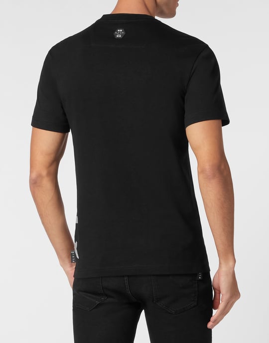 T-shirt med rund halsringning och tatuering - Image 4
