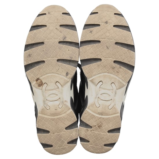 Chanel CC Low-Top Sneakers in Black Calf Leather - Image 5