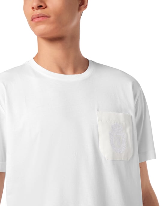 T-shirt med rund hals och vapenmärke - Image 2
