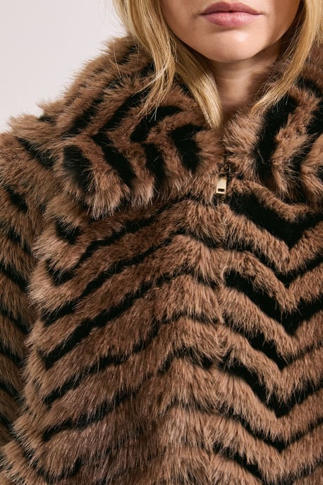 Faux Fur Jacket - Image 5