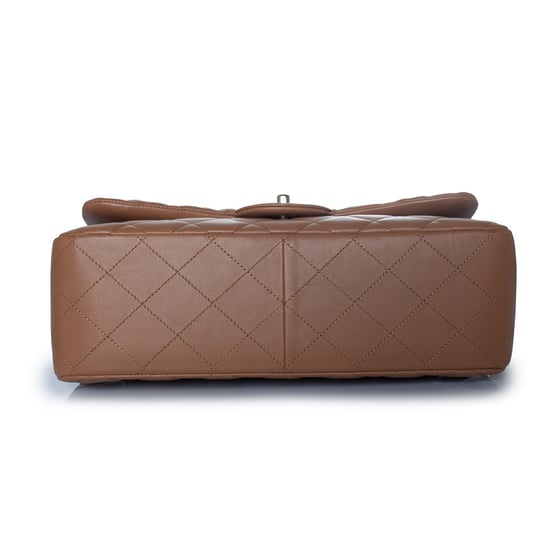 Chanel, Jumbo gewatteerde leren tas in karamel - Image 4