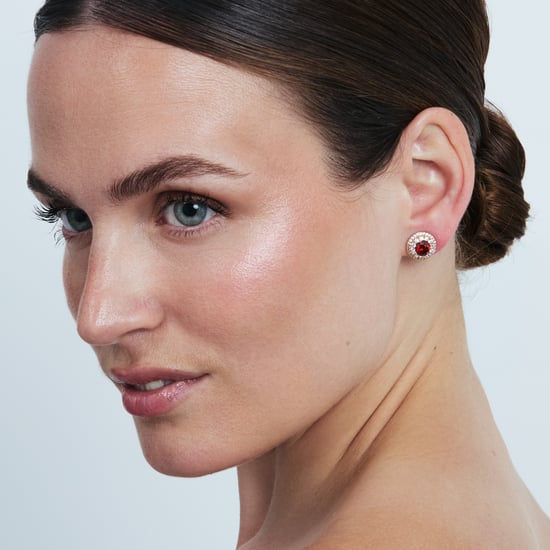Luxenter Earrings i Miotal Alloy agus Ruby Zirconia críochnaithe i 18k ardaigh ór - Riash - Image 2