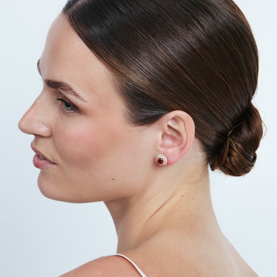 Luxenter Earrings i Miotal Alloy agus Ruby Zirconia críochnaithe i 18k ardaigh ór - Riash - Image 5