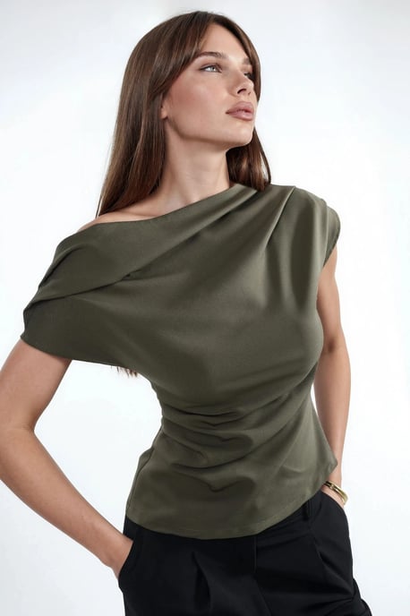 Enaxlad topp med plisserad detalj - Image 6