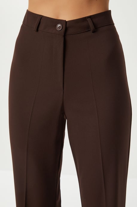 Högmidjade V-jeans med dragkedja - Image 5