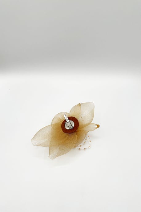 Rosette Fascinator & Brooch in Gold - Image 3