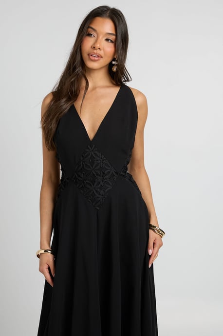 Chiffon Applique Detail Floaty Maxi Dress - Image 4