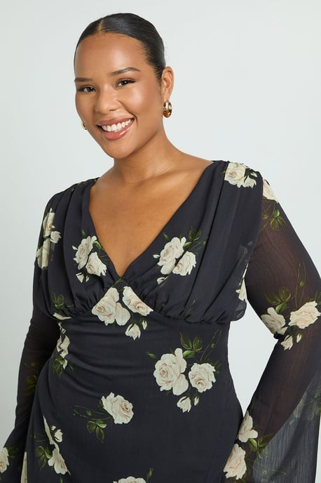 Plus Floral Chiffon Plunge Maxi Dress - Image 4