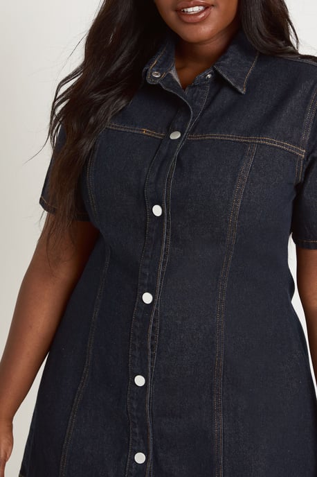 Plus Short Sleeve Cinched Waist Denim Dress - Image 4