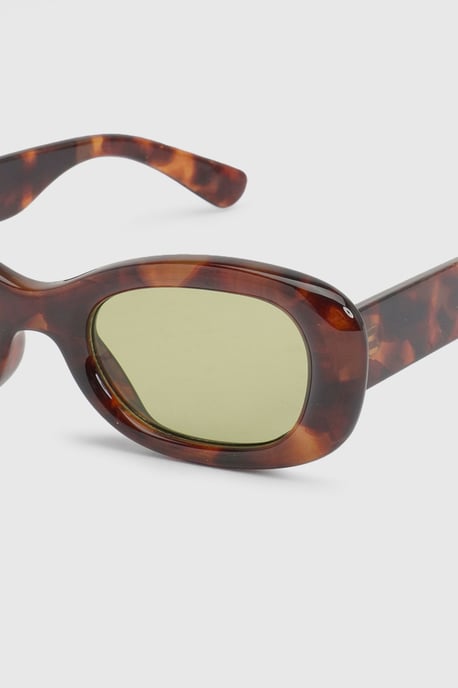Tortoise Shell Chunky Rectangular Sunglasses - Image 4