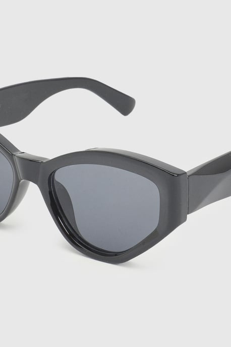 Chunky Framed Cat Eye Sunglasses - Image 4