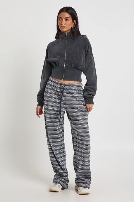 Washed Funnel Neck Cinched Waist Zip Through - Image 3
