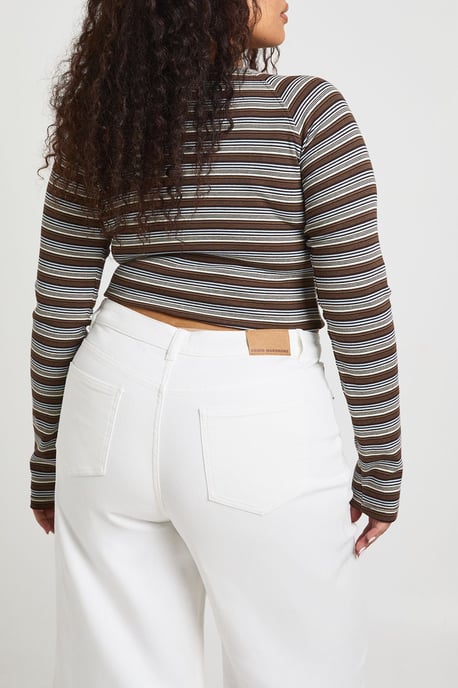 The Plus High Waist Cropped Wide Leg Jean - Image 4