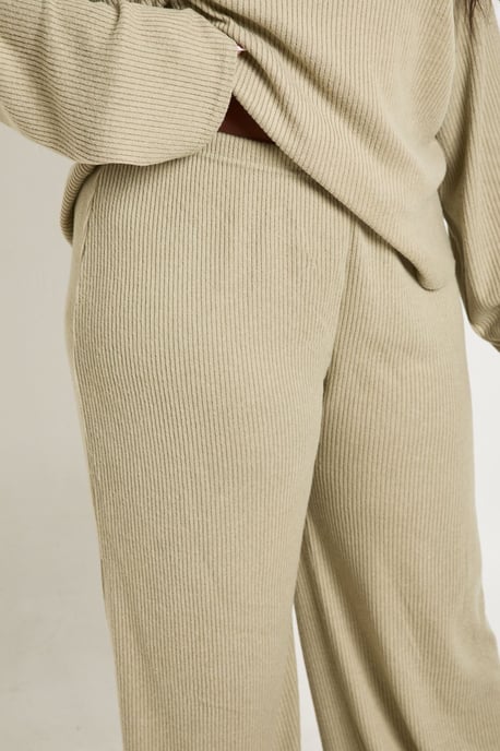 Plus Front Ruched Long Sleeve Top And Wide Leg Lounge Set - Image 4