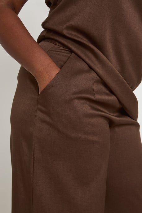 Plus Woven Pleated Wide Leg Trouser - Image 4