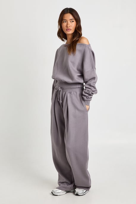 Off Shoulder Sweatshirt And Pleated Jogger Tracksuit - Image 3