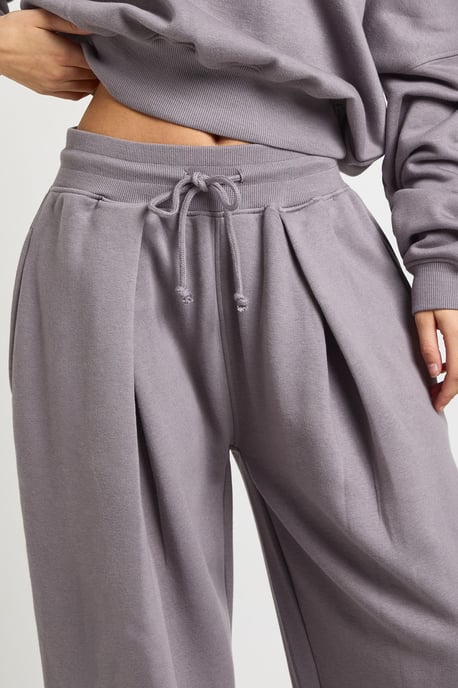 Off Shoulder Sweatshirt And Pleated Jogger Tracksuit - Image 4