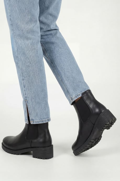 Basic Low Chelsea Boots - Image 1