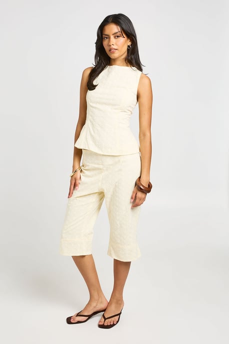 Woven Broderie Capri - Image 3