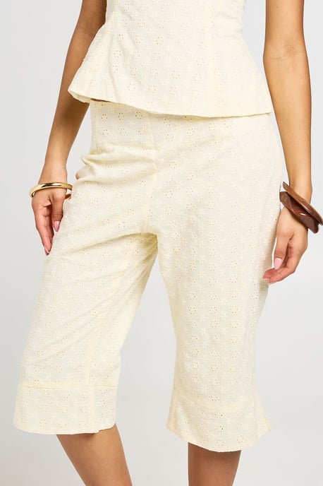 Woven Broderie Capri - Image 4