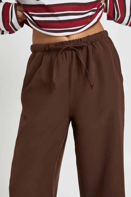 Petite Woven Elasticated Waist Straight Leg Trousers - Image 4