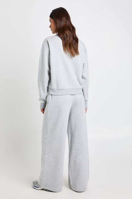 Extended Neck Sweatshirt Tracksuit - Image 2