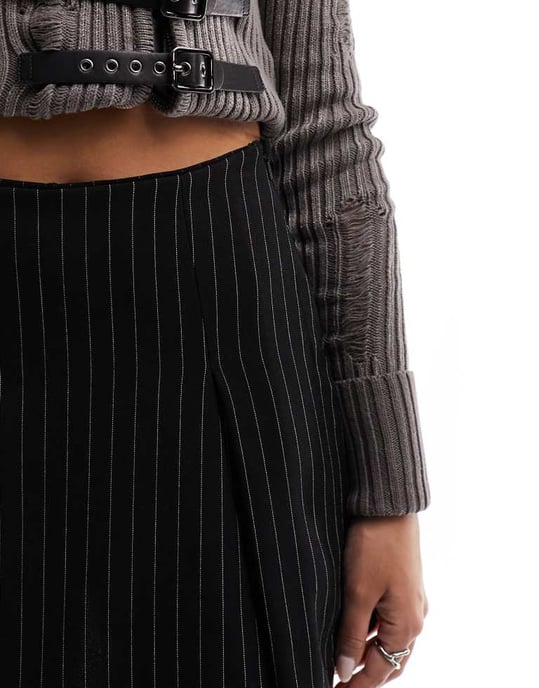 Reclaimed Vintage shorts i pinstripe - Image 3