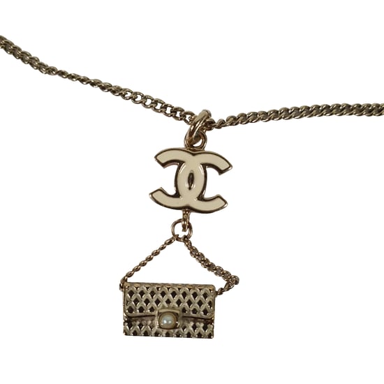 Chanel 2003 CC Geplakte Emaille Flap Tas Hanger Ketting in Goud Metaal - Image 4