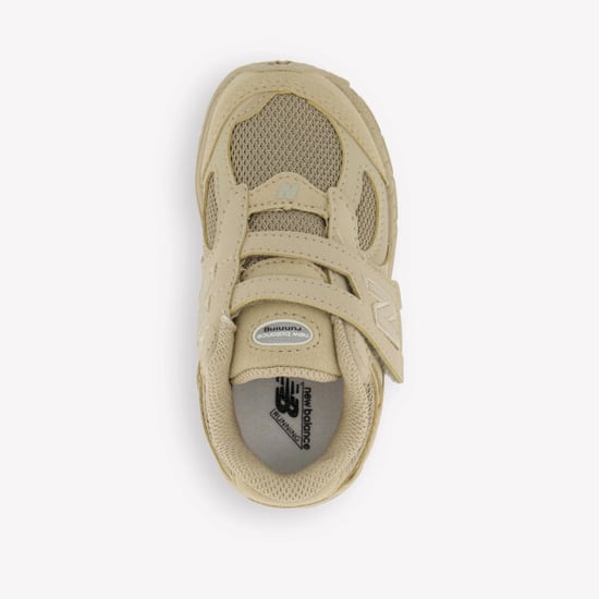 New Balance I2002 unisex sneakers in - Image 3
