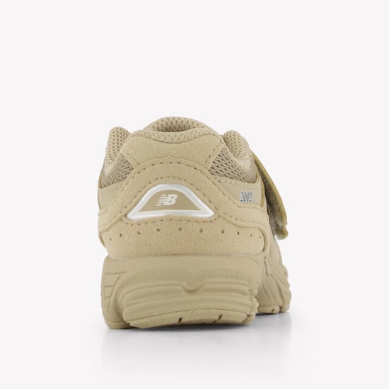 New Balance I2002 unisex sneakers in - Image 4