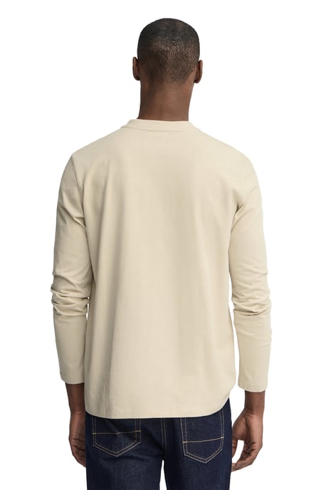Beige T-shirt met een henley-kraag en geborduurd Rigby Go-logo - Image 4