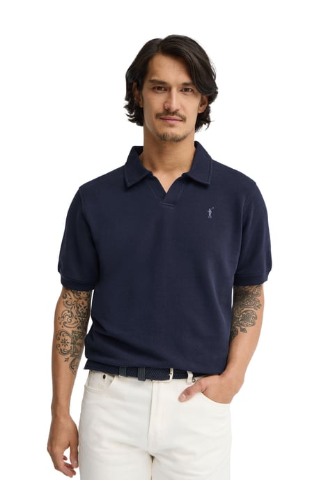 Marineblauwe polo met een subtiele microstructuur en geborduurd Rigby Go-logo - Image 2