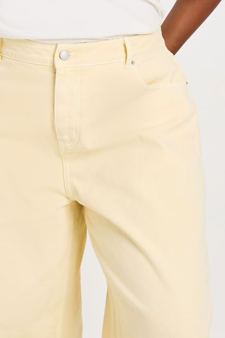 Plus Mid Waist Twisted Seam Barrel Leg Jean - Image 4