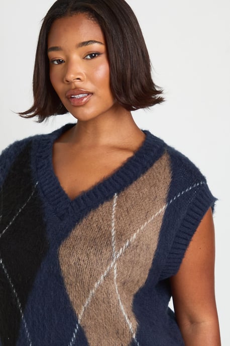 Plus Argyle Knitted Vest - Image 4