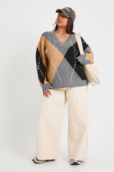 Plus Oversized Argyle V Neck Knitted Jumper - Image 3