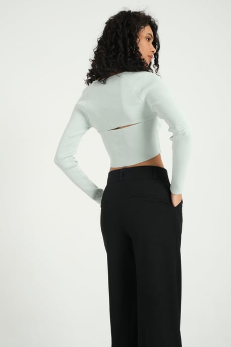 Scoop Neck Accessoriserad Kort Cardigan med Utskärning i Bakdelen - Image 3